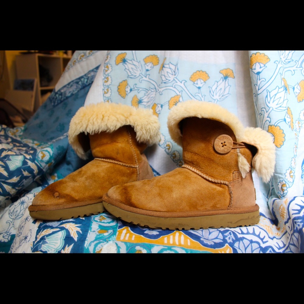 Ugg Size 9 Medium Length Boot With Button, Chestn… - image 1